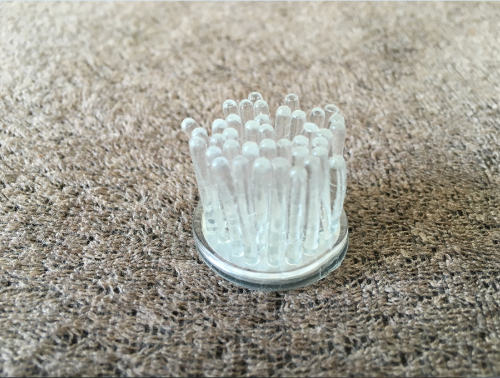 長めのブラシ型のアクセサリ